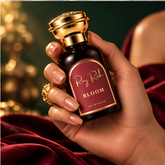BLOOM lifestyle image in a female hand